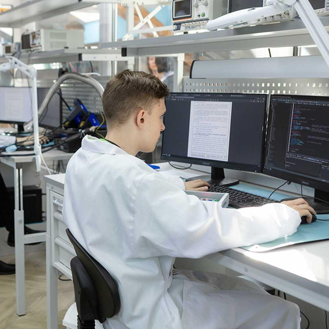 В Калининградской области откроют три кластера «Профессионалитета»