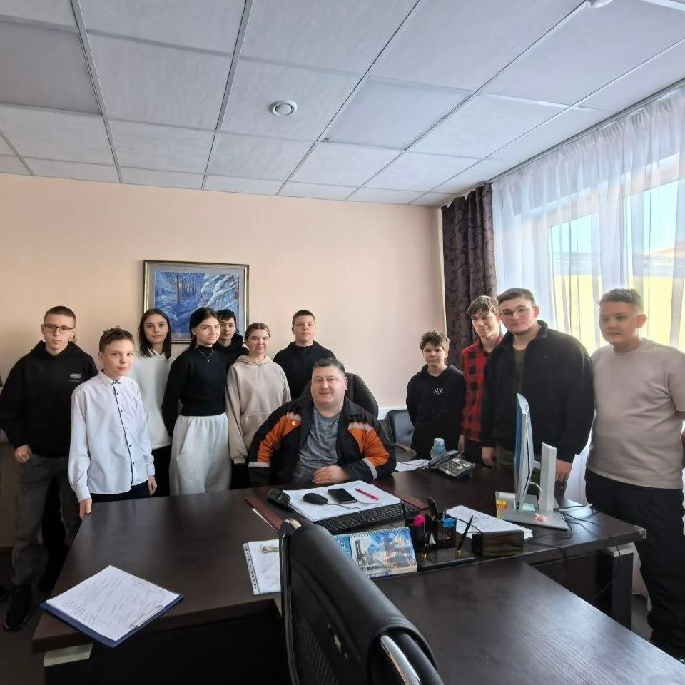 Ученики двух школ Югры посетили Рогожниковское нефтегазовое месторождение