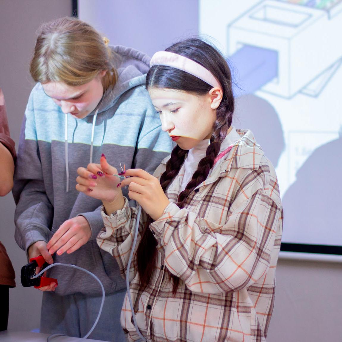 Колледжи Новосибирской области познакомили школьников с IT-профессиями